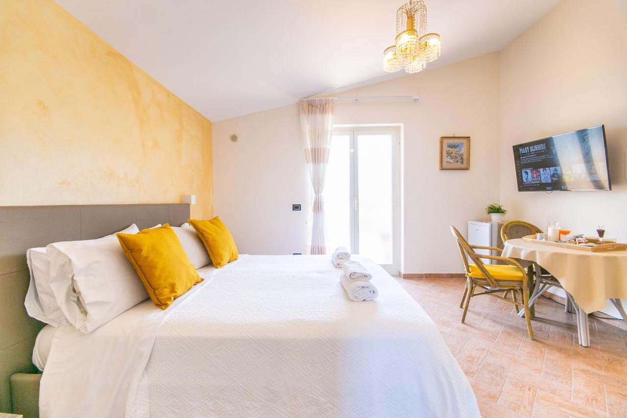 カステッランマーレ・ディ・スタービア Perla Stabia Bed & Breakfast エクステリア 写真